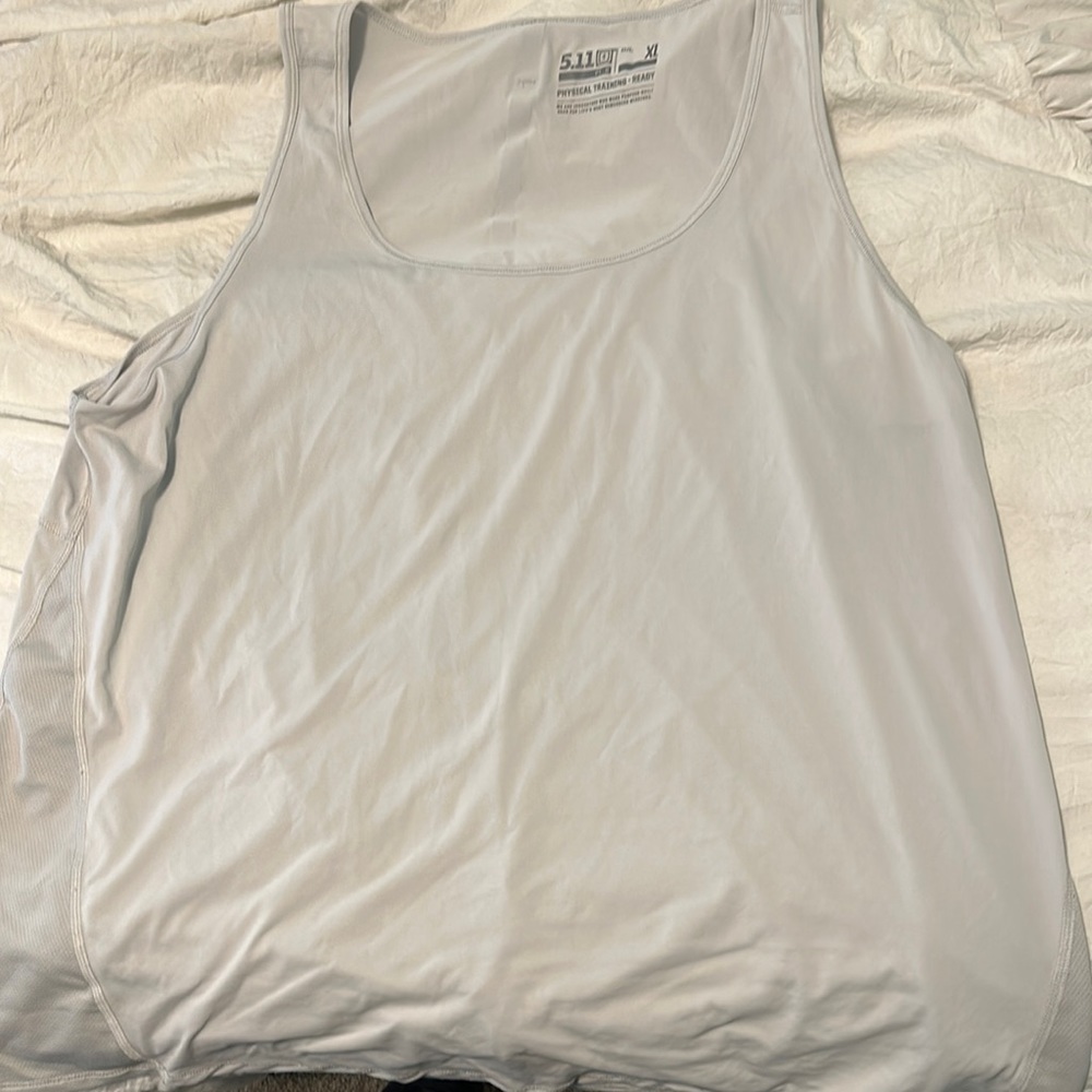 5:11 Women’s XL white workout tank top